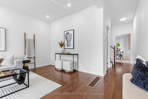 Photo 5 at 62 Doncaster Avenue, Lumsden, Toronto