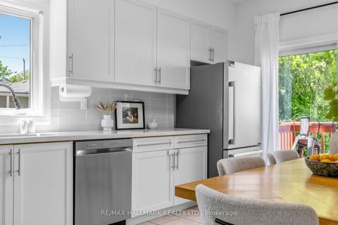 Photo 12 at 62 Doncaster Avenue, Lumsden, Toronto