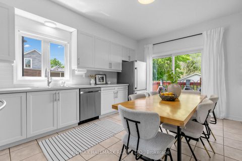 Photo 17 at 62 Doncaster Avenue, Lumsden, Toronto