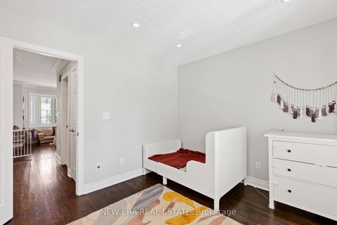 Photo 15 at B - 35 Spruce Street, South St. James Town, Toronto