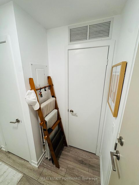 Photo 3 at 535 - 2020 Bathurst Street, Cedarvale, Toronto