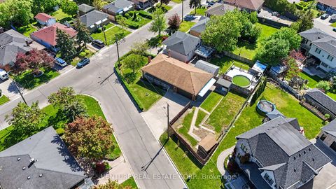 Photo 1 at 2 Redfern Avenue, CFB, Toronto