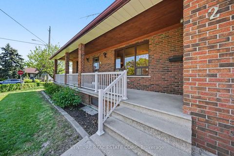 Photo 4 at 2 Redfern Avenue, CFB, Toronto