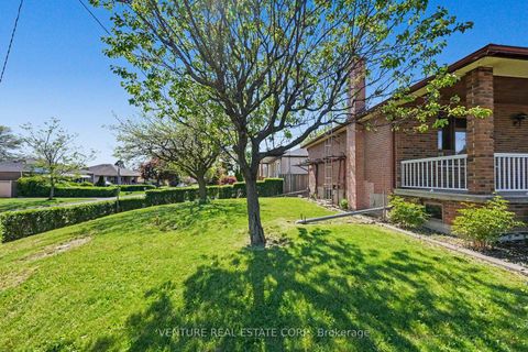 Photo 6 at 2 Redfern Avenue, CFB, Toronto
