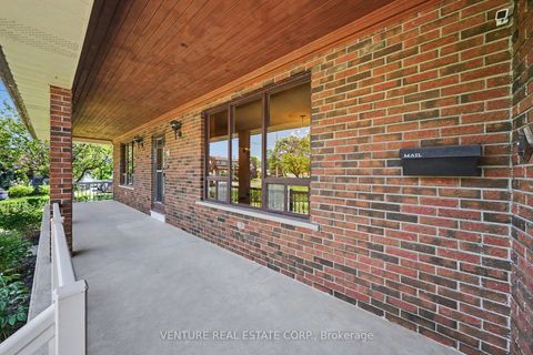 Photo 7 at 2 Redfern Avenue, CFB, Toronto