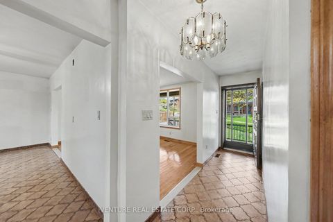 Photo 10 at 2 Redfern Avenue, CFB, Toronto