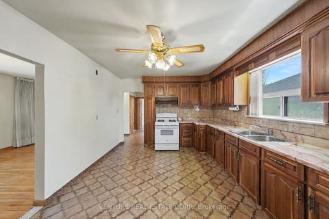 Photo 13 at 2 Redfern Avenue, CFB, Toronto