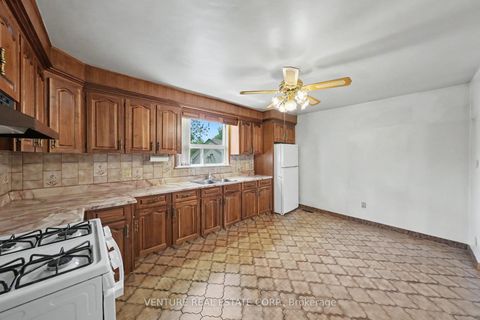 Photo 14 at 2 Redfern Avenue, CFB, Toronto