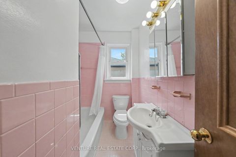 Photo 15 at 2 Redfern Avenue, CFB, Toronto