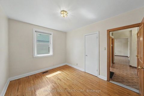 Photo 17 at 2 Redfern Avenue, CFB, Toronto