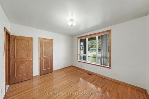 Photo 19 at 2 Redfern Avenue, CFB, Toronto