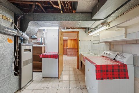 Photo 26 at 2 Redfern Avenue, CFB, Toronto