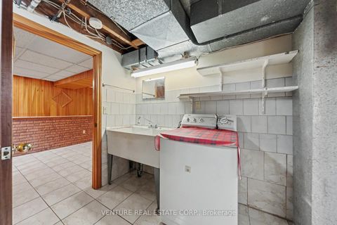 Photo 27 at 2 Redfern Avenue, CFB, Toronto