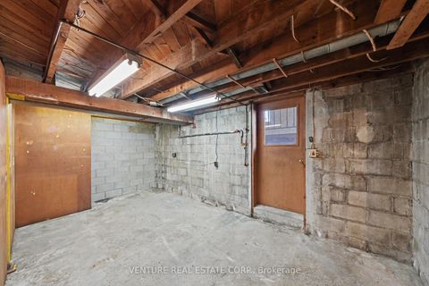 Photo 28 at 2 Redfern Avenue, CFB, Toronto
