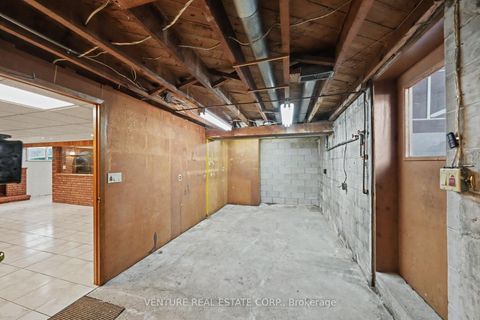 Photo 29 at 2 Redfern Avenue, CFB, Toronto