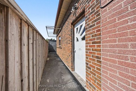 Photo 31 at 2 Redfern Avenue, CFB, Toronto