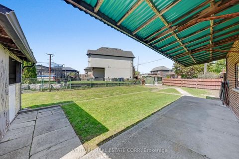 Photo 32 at 2 Redfern Avenue, CFB, Toronto