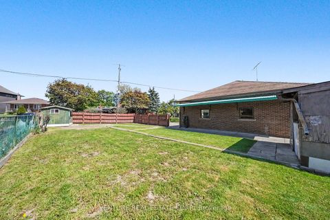 Photo 33 at 2 Redfern Avenue, CFB, Toronto