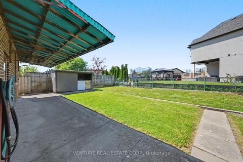 Photo 34 at 2 Redfern Avenue, CFB, Toronto