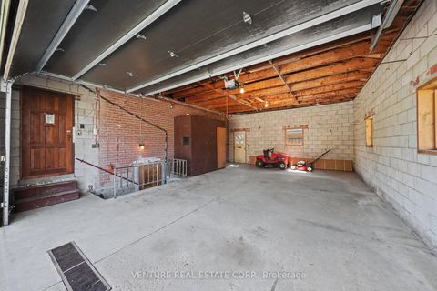Photo 35 at 2 Redfern Avenue, CFB, Toronto