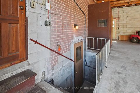 Photo 36 at 2 Redfern Avenue, CFB, Toronto