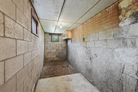 Photo 38 at 2 Redfern Avenue, CFB, Toronto