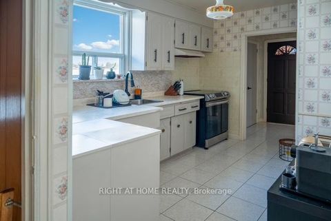 Photo 8 at 148 Glen Albert Drive, Parkview, Toronto