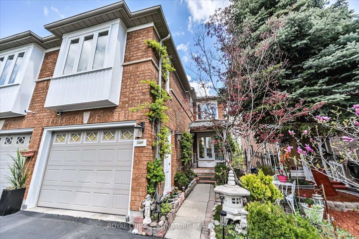 Photo 2 at 5481 Palmerston Crescent, Central Erin Mills, Mississauga
