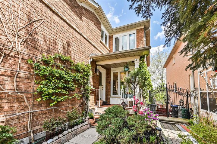 Photo 3 at 5481 Palmerston Crescent, Central Erin Mills, Mississauga