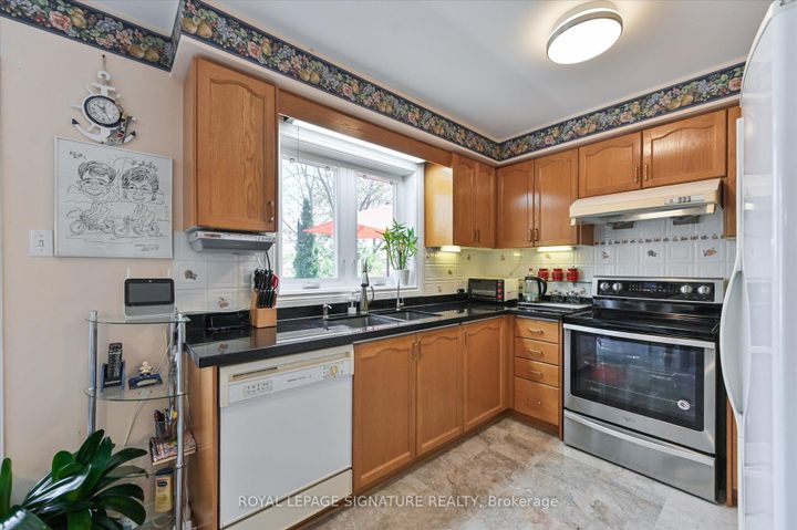 Photo 15 at 5481 Palmerston Crescent, Central Erin Mills, Mississauga