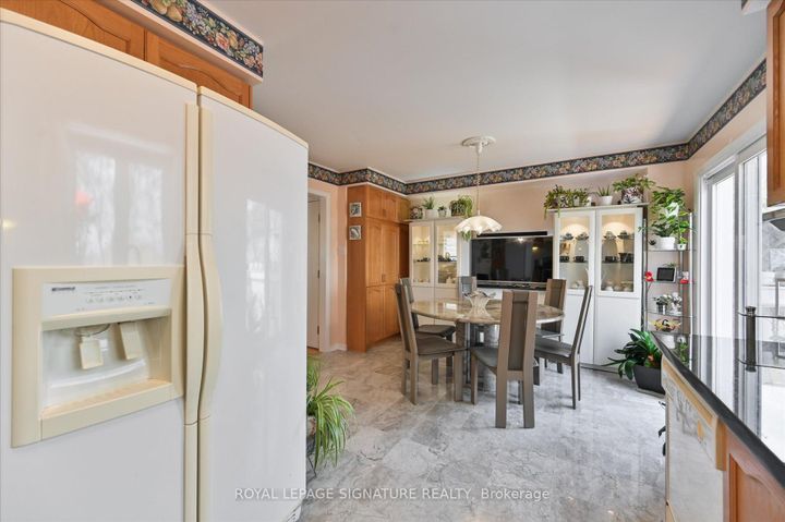 Photo 16 at 5481 Palmerston Crescent, Central Erin Mills, Mississauga