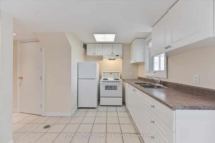 Photo 39 at 5481 Palmerston Crescent, Central Erin Mills, Mississauga