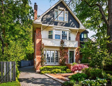 Photo 1 at 30 Edgewood Crescent, Moore Park, Toronto