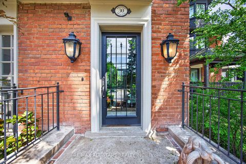 Photo 2 at 30 Edgewood Crescent, Moore Park, Toronto