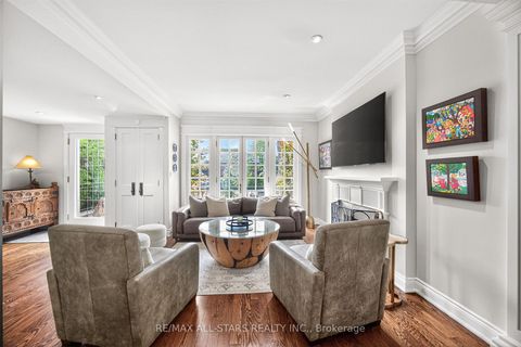 Photo 5 at 30 Edgewood Crescent, Moore Park, Toronto