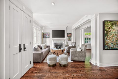 Photo 6 at 30 Edgewood Crescent, Moore Park, Toronto