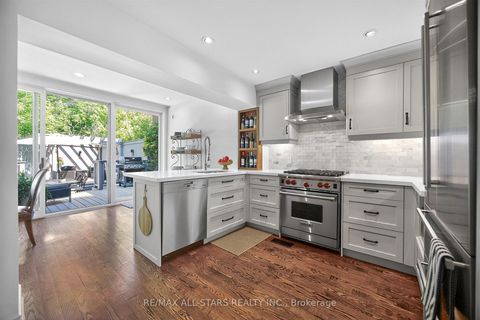 Photo 12 at 30 Edgewood Crescent, Moore Park, Toronto