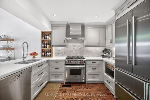 Photo 13 at 30 Edgewood Crescent, Moore Park, Toronto