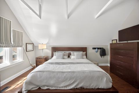 Photo 33 at 30 Edgewood Crescent, Moore Park, Toronto
