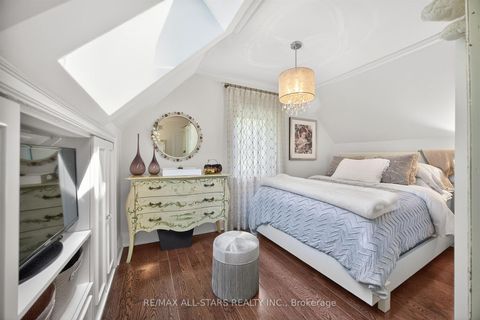 Photo 35 at 30 Edgewood Crescent, Moore Park, Toronto