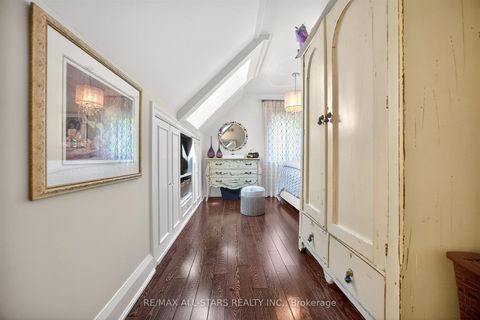 Photo 36 at 30 Edgewood Crescent, Moore Park, Toronto