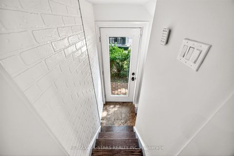 Photo 37 at 30 Edgewood Crescent, Moore Park, Toronto