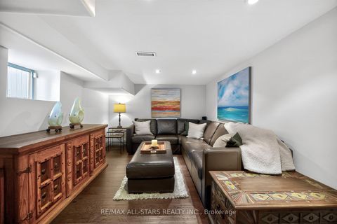 Photo 38 at 30 Edgewood Crescent, Moore Park, Toronto
