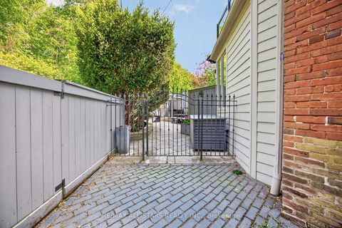 Photo 41 at 30 Edgewood Crescent, Moore Park, Toronto
