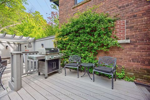 Photo 44 at 30 Edgewood Crescent, Moore Park, Toronto