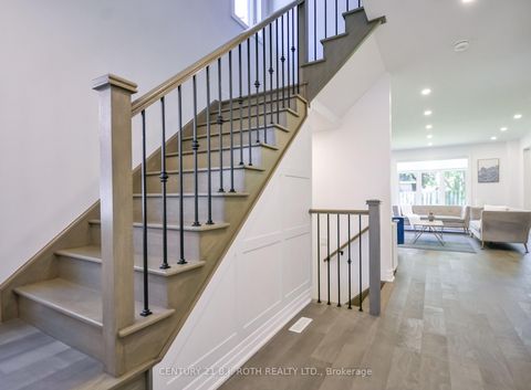 Photo 3 at 43 Auburn Court, Ardagh, Barrie