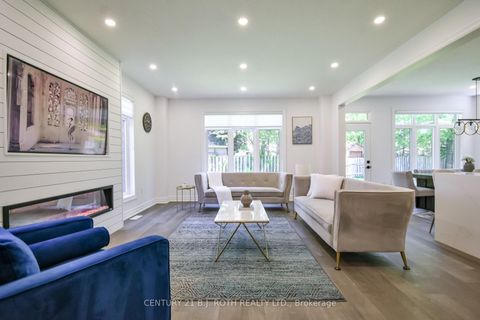Photo 8 at 43 Auburn Court, Ardagh, Barrie