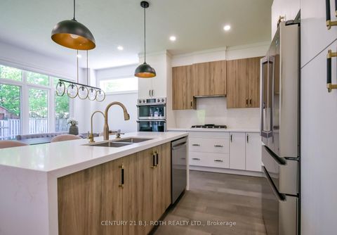 Photo 11 at 43 Auburn Court, Ardagh, Barrie