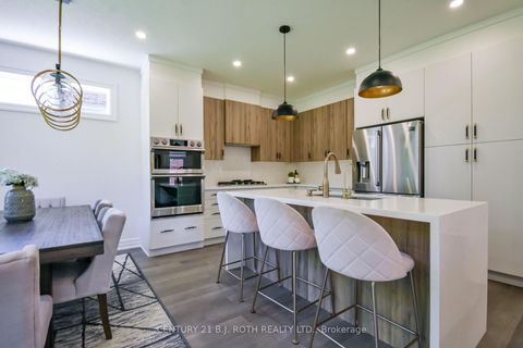 Photo 13 at 43 Auburn Court, Ardagh, Barrie
