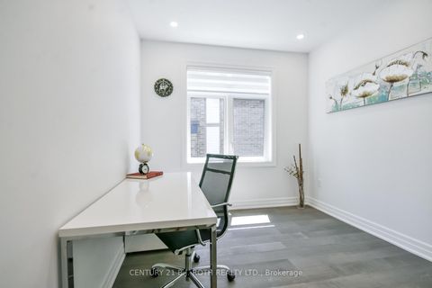 Photo 18 at 43 Auburn Court, Ardagh, Barrie